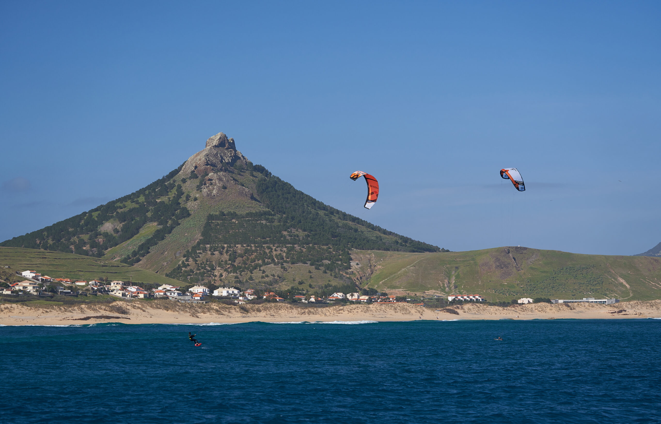 Watersport aan de kust van Madeira in september