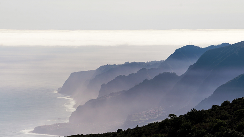 Kust en bergen van Madeira in november