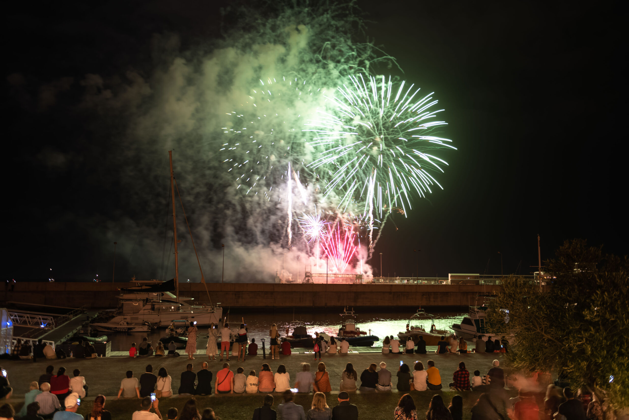Vuurwerk boven Funchal tijdens oudejaarsavond op Madeira