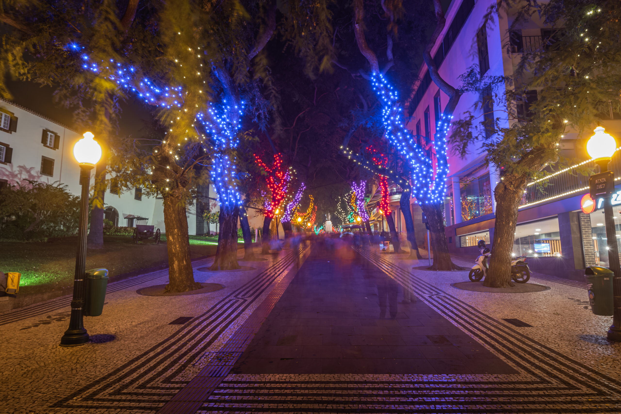 Feestelijke kerstverlichting op Madeira in december