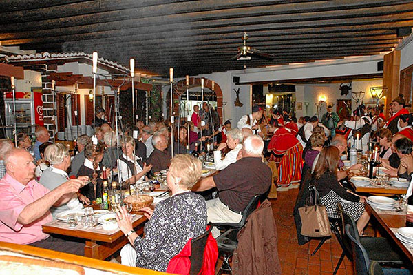Madeira by Night, traditionele avond vol dans, muziek en eten | Spi Travel