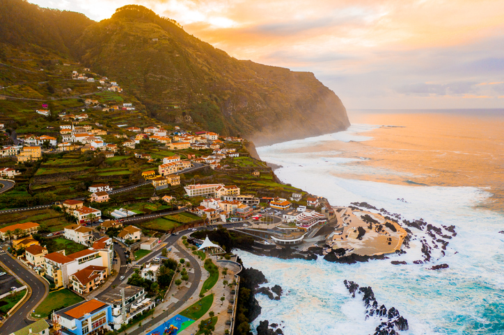 Luchtfoto van Porto Moniz en de natuurlijke zwembaden op Madeira