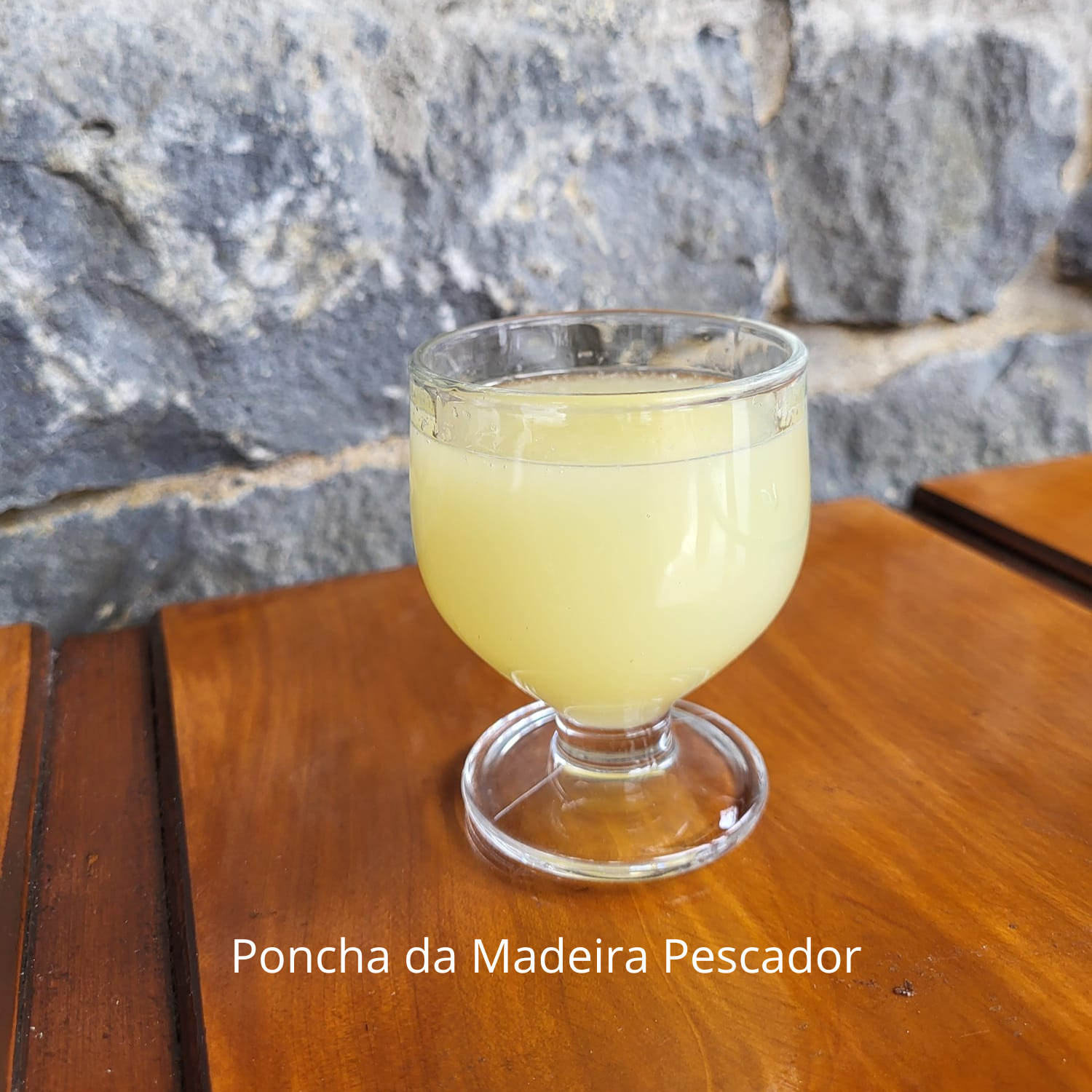 Traditionele poncha uit Câmara de Lobos