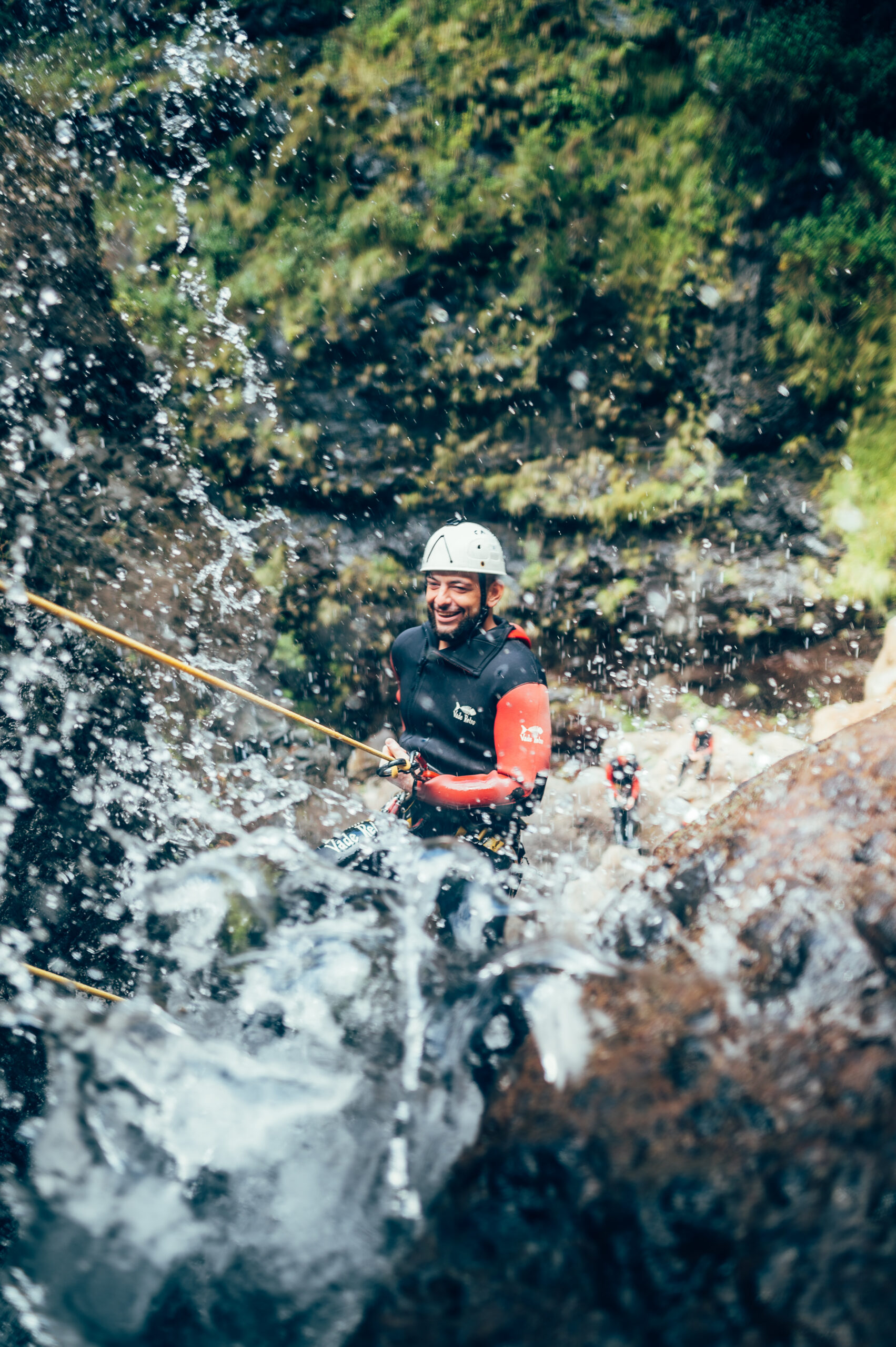 Canyoning in een kloof op Madeira in augustus