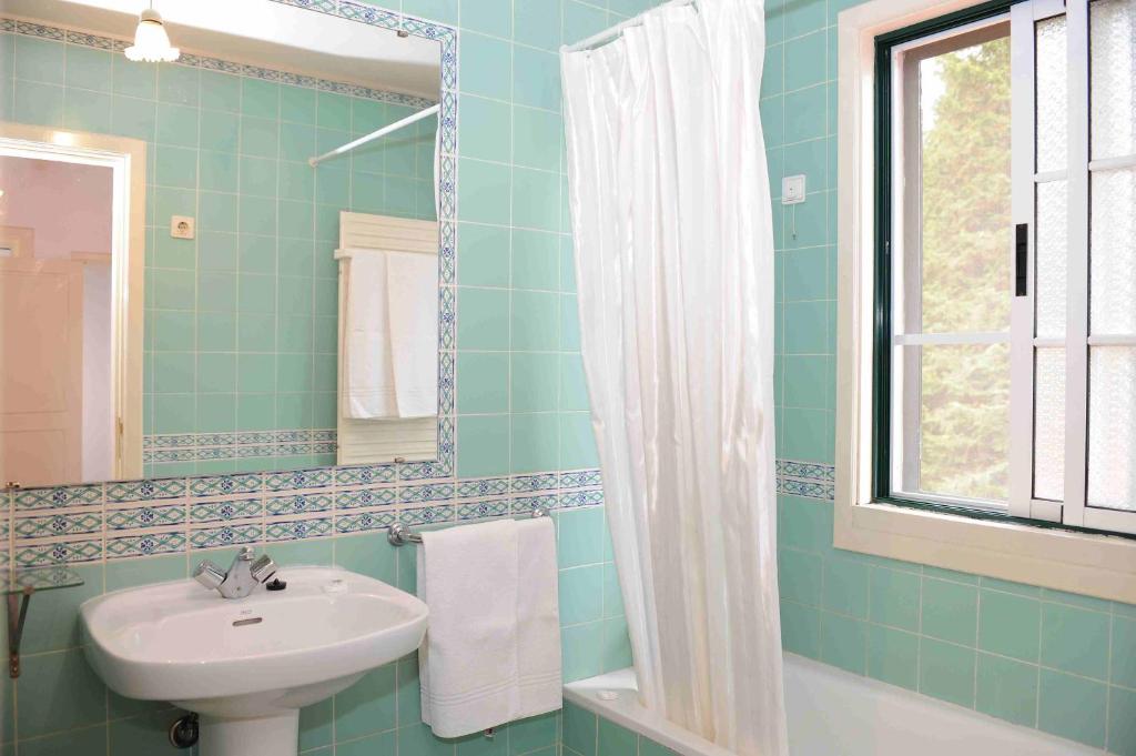 Blauwe badkamer in Quinta Santo António da Serra