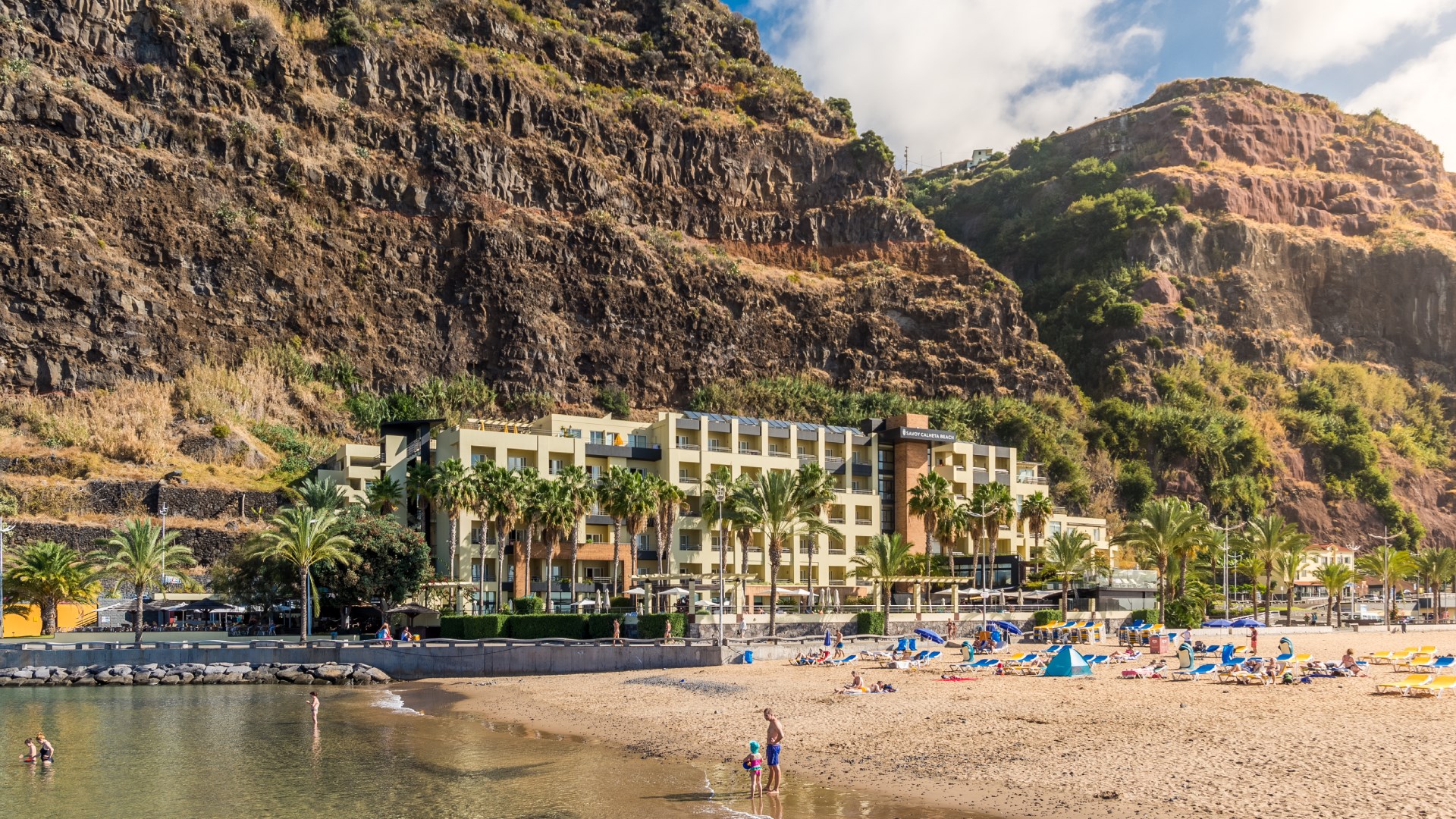 Calheta Beach Hotel aan het zandstrand van Calheta